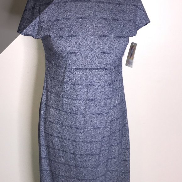 LuLaRoe Dresses & Skirts - Lularoe Maria dress NWT S
